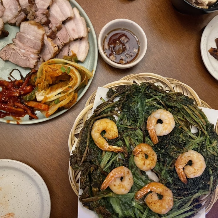 [ 용산 맛집 ] 저녁에 한국 전통적인 분위기를 느끼며 식사하기 좋은 더기와 용산점