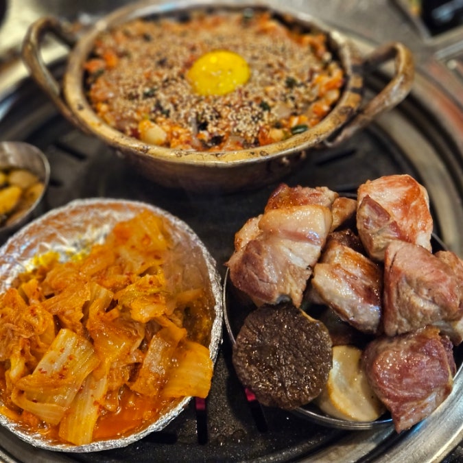  선릉역맛집 육성급 구워주는 삼겹살 고기집 점심회식 런치메뉴 냄비볶음밥 쏨땀 후기