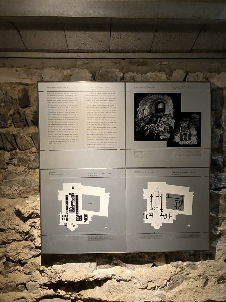 네덜란드에서 가장 오래된 교회 Basilica of St. Servatius in 마스트리흐트의 보물 전시관 네덜란드에서 가장 오래된 교회 Basilica of St. Servatius in 마스트리흐트의 보물 전시관