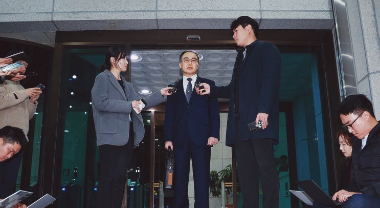 검사 <b>탄핵</b>안에 이원석 검찰총장 '나를 <b>탄핵</b>하라!', <b>손준성</b>... 