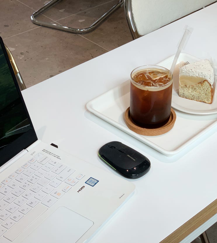  감천동카페 루스커피 부산 케이크 맛집으로 추천