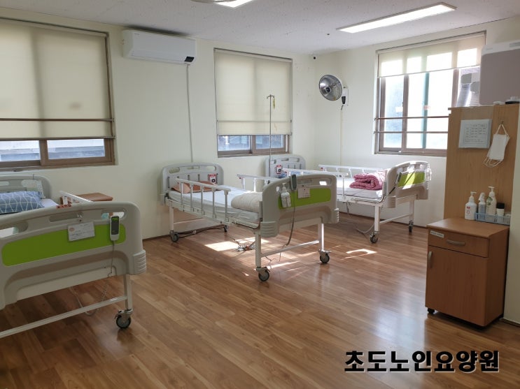  인천 초도노인요양원의 실내 시설사진과 주변 공원