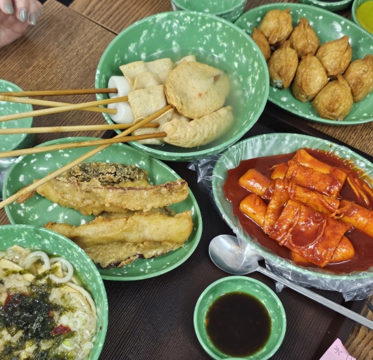  [부산 중구] 부산 여행코스 추천 깡통시장 사거리 분식 #부산 떡볶이는 떡이 굵어요. #비빔당면도 꼭 한번 드셔보세요.