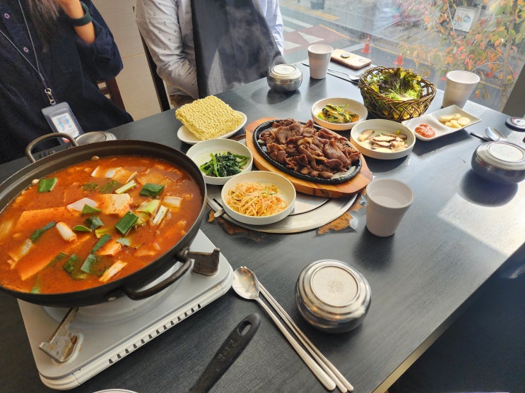  만년동 점심특선 김치찌개 맛집 흑돈가 대전직영점