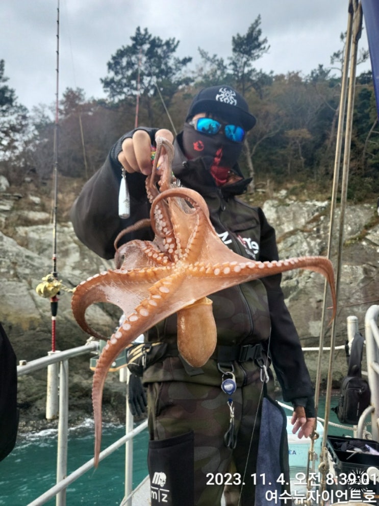  여수 국동항 뉴자이언트호 돌문어 낚시 기록_231104(13물)