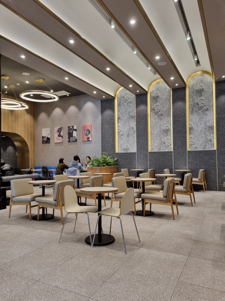  코엑스 근처 대형카페 투썸플레이스 삼성도심공항점 스터디 모임 카페로 좋은 이유