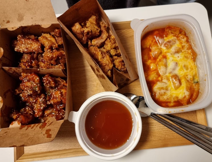  노랑통닭 3종세트(오리지널,순살)와 눈꽃치즈 떡볶이 + 알싸한 마늘소스 추가