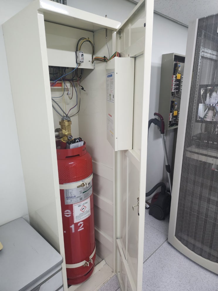 공장 전산실 FM-200(HFC-227ea) 캐비닛형 자동소화장치 불량 교체 작업