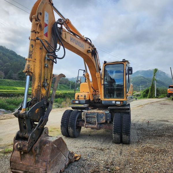 현대 R140W 2013년식 4300만원 판매합니다. 현대 R140W 2013년식 4300만원 판매합니다.