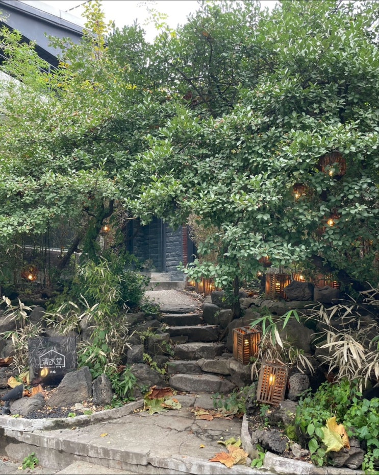 예쁜 정원이 있는 연남 디저트 카페 청수당공명