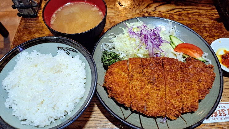 신주쿠 니시구치(新宿西口) 돈카츠 맛집, 돈친칸 단골입니다. 신주쿠 니시구치(新宿西口) 돈카츠 맛집, 돈친칸 단골입니다.