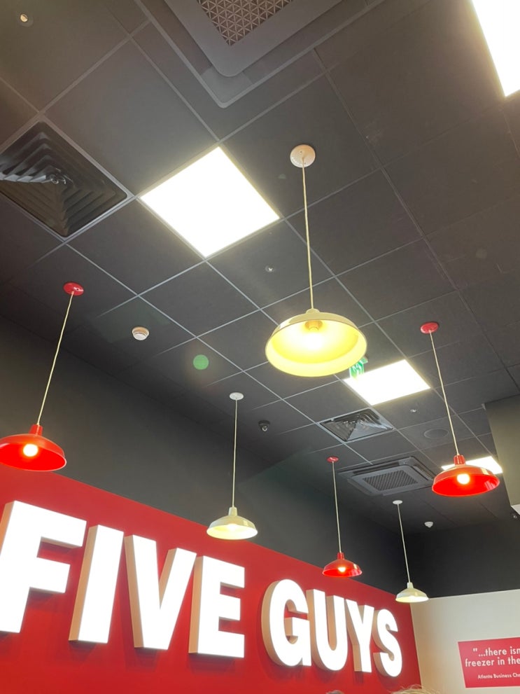 더 현대 서울 파이브 가이즈 ( FIVE GUYS) 웨이팅 후 먹어 본 후기