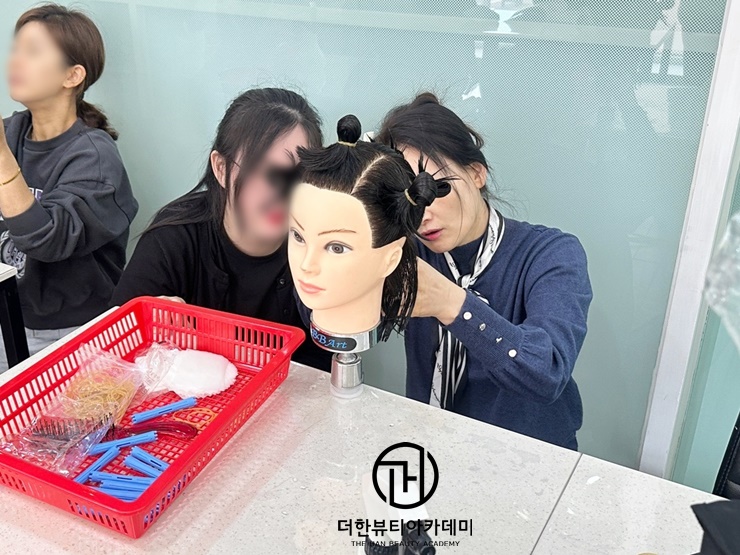  미용사가 되려면 ?! 체계적인 커리큘럼과 함께 성공적으로 창업하기!