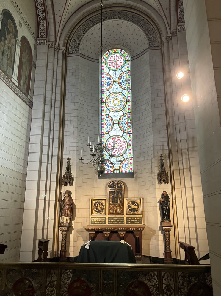중세 도시 마스트리흐트의 랜드마크 Basilica of St. Servatius - 캐노피, 천장화, Bergportaal 중세 도시 마스트리흐트의 랜드마크 Basilica of St. Servatius - 캐노피, 천장화, Bergportaal