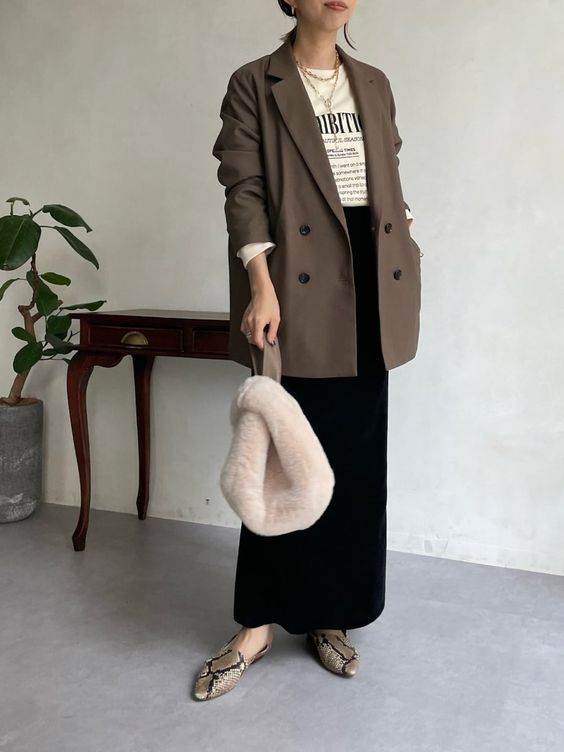  커리어우먼  펜슬 스커트 코디