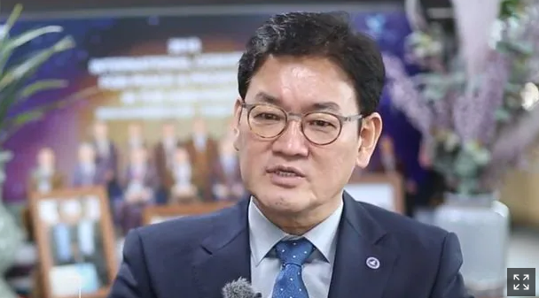재판...’<b>대북 송금</b> 공범’ 안부수 회장, <b>보석</b>으로 풀려났다.