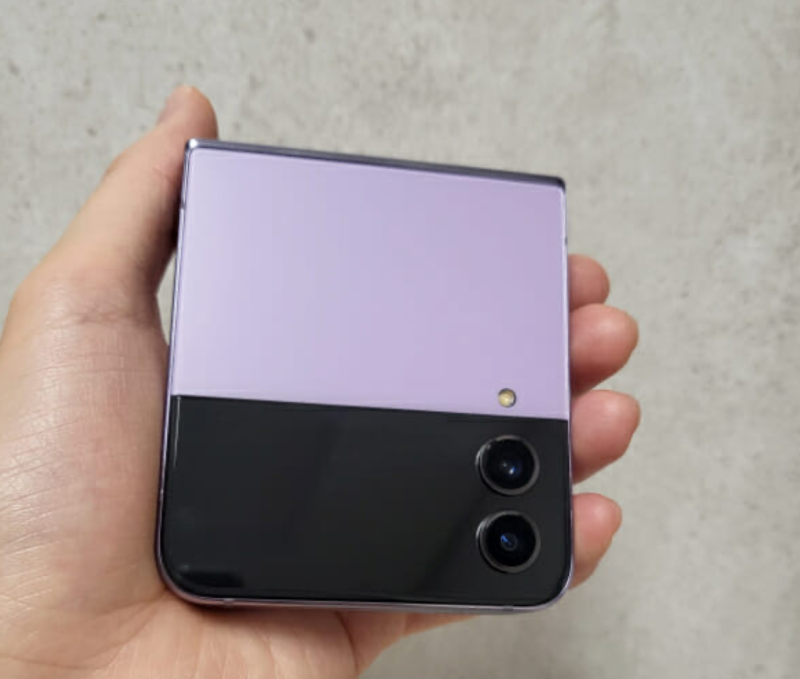 Samsung Galaxy Z Flip4 구매 후기: 혁신적인 디자인의 새로운 경험