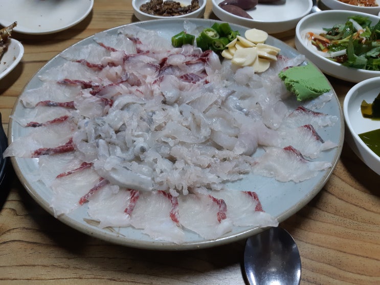  벌써 25년째 단골 동구시장 청해회타운식당