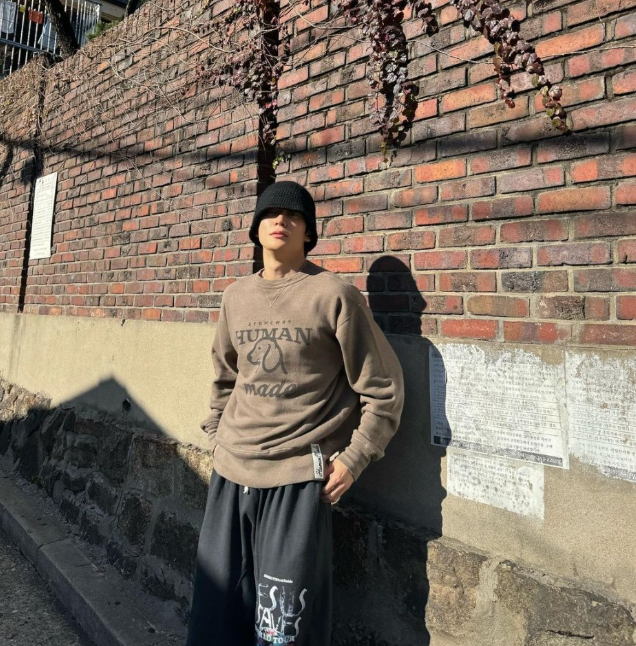  nct 재현이 선택한 일본 아메카지 룩 패션 브랜드로 휴먼메이드 남자 맨투맨 스웻셔츠 코디 추천