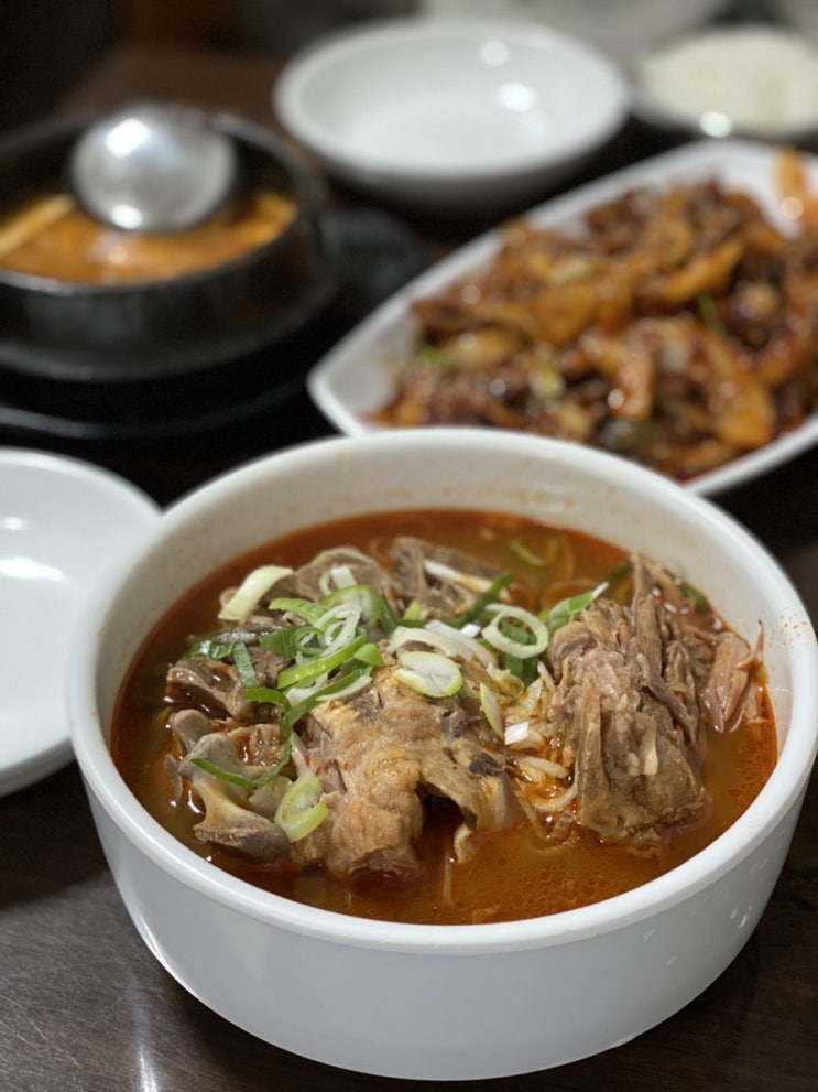  성시경먹을텐데, 최자로드 맛집 _ 서래마을 ‘청실홍실’ 맑고 깔끔한 감자국