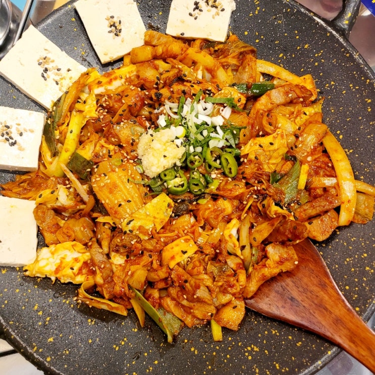  박나래도 들린 천호돼지김치구이맛집 삼산회관천호역점