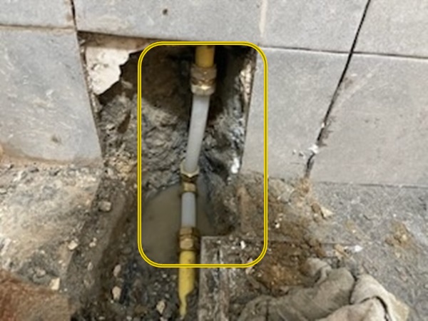 군포 우리 집 화장실 바닥 누수의 원인은 온수 배관 손상 때문! 군포 우리 집 화장실 바닥 누수의 원인은 온수 배관 손상 때문!