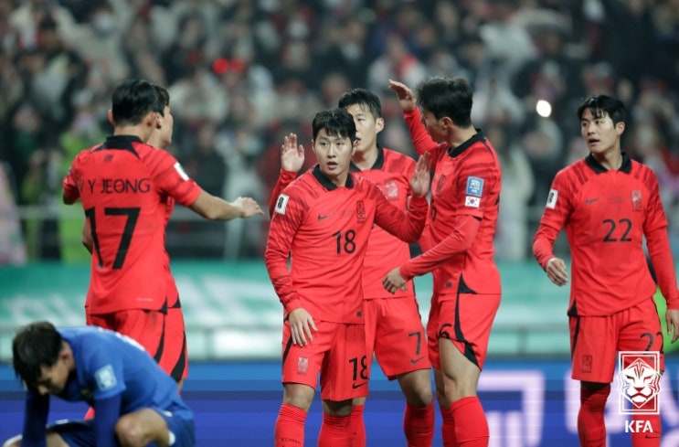 싱가포르 5-0 격파...<b>이강인</b> 3G 연속골+손흥민 환상 <b>감아차기</b> 폭발!
