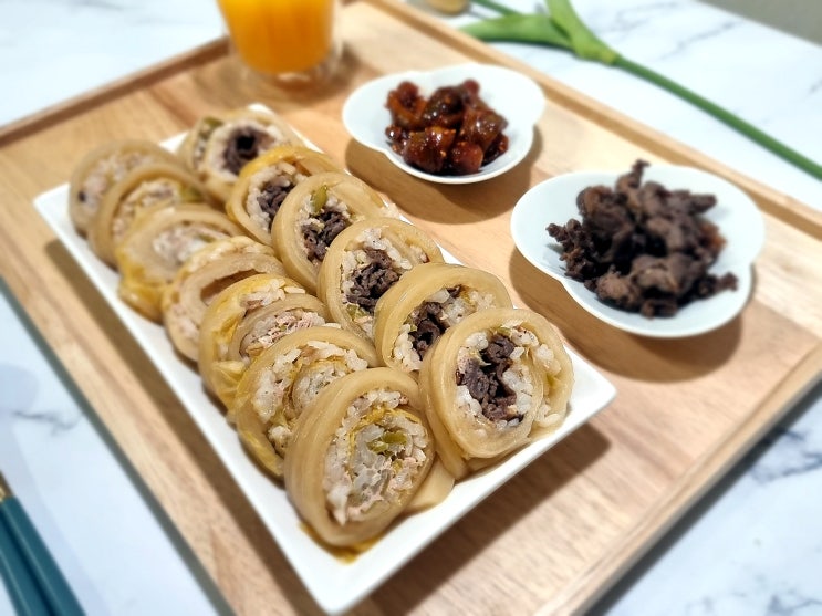 묵은지 김치말이 김밥 참치와 불고기를 넣어 만든 묵은지 요리