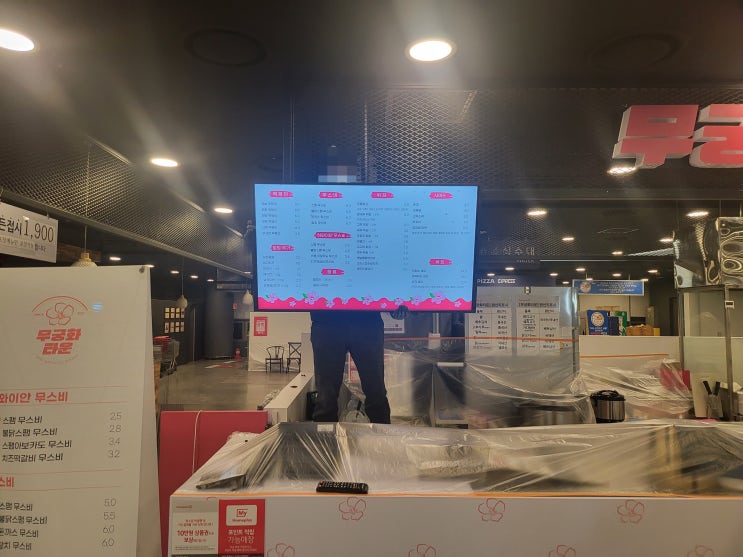  가맹점 가게 49인치 디스플레이로 DID 카운터 전자메뉴판