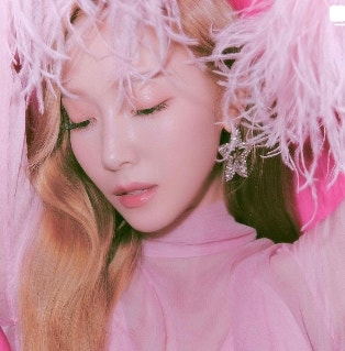 제시카 솔로컴백 , 에프엑스 엠버 피처링 참여