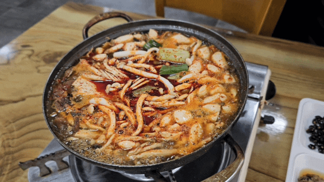  충북 괴산<짚은목맛집>산막이옛길입구 몸을 후끈데워주는 건강한 자연산버섯전골
