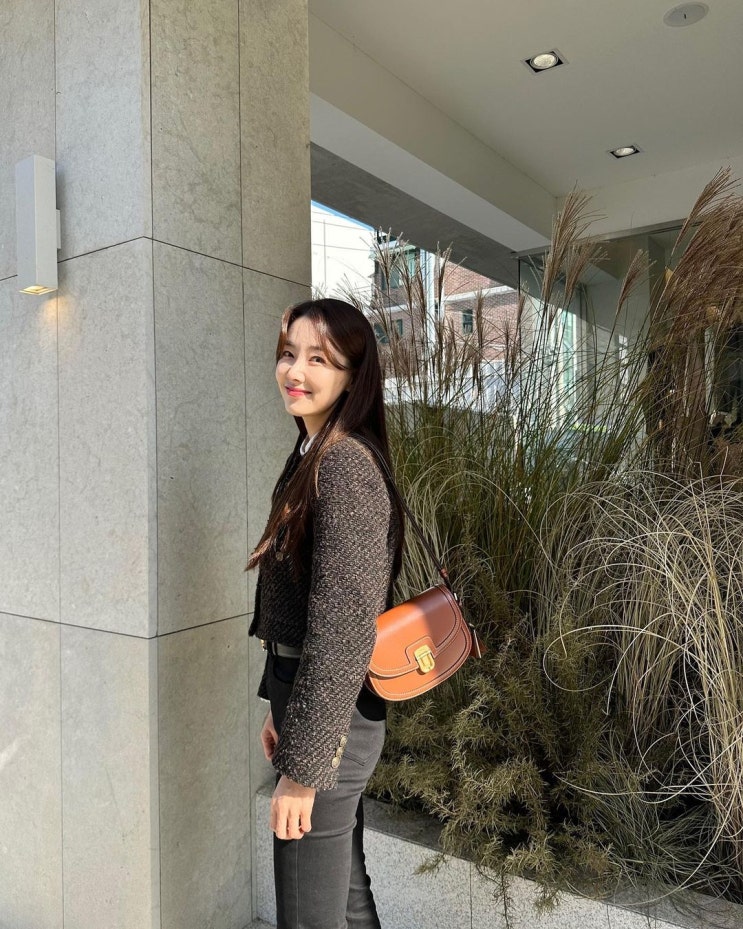  잉꼬부부 소이현 커플의 데일리백으로 30대 여자 가방 브랜드로 인기인 조이그라이슨 숄더백 추천