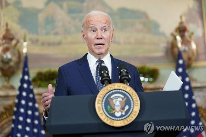 <b>바이든</b>, <b>시진핑</b>과 돌아서자마자 기자회견서 "<b>독재자</b>" 돌발발언