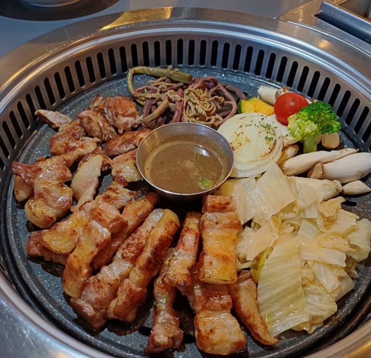  데이트하기 좋은 구워주는 감성고기집 ㅣ인계동 계동돼지