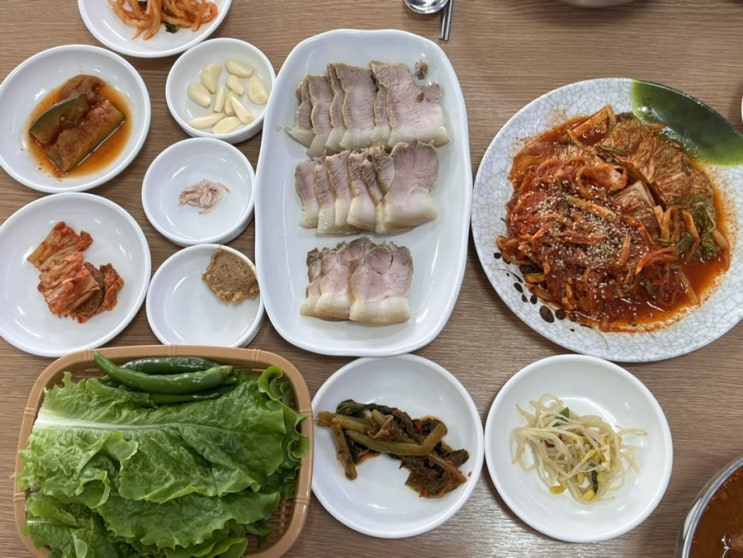 오치동 고기집 “명품” 점심특선 보쌈정식 강추