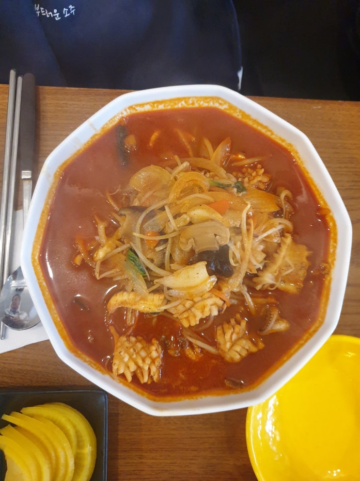  첫눈이 오는 어느 날 따듯한 국물이 생각 날 때 우장산역과 송화시장 인근 추천 메뉴 "육짬뽕"