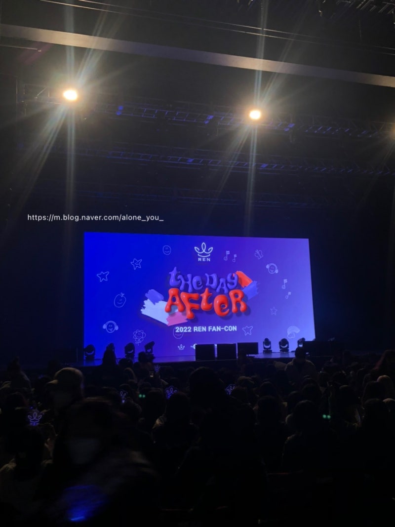시야 후기 11탄) 예스24 라이브홀 1층 D구역 1열 시야 + D, E구역 단점 (사진 O) | YES24 LIVE HALL