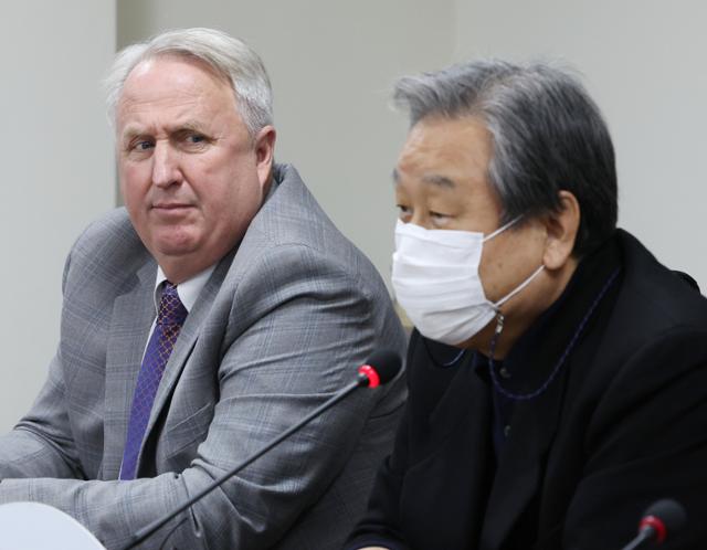 인요한 힘 싣기 / <b>원희룡</b>... 해” / 대구 찾은 <b>한동훈</b>, 아내도 공개