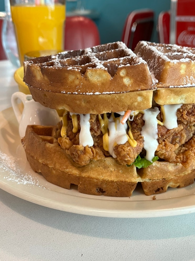 강릉 리틀다이너 이색적이지만, 맛있는 수제버거 or 브런치.. 그쯤 어딘가