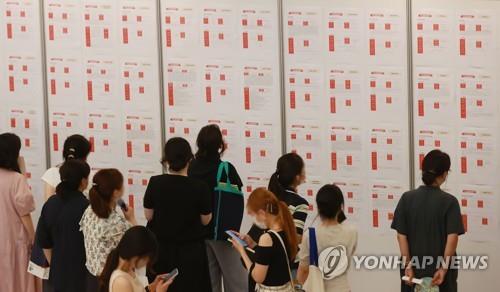 "집안의 자랑이었는데"…취업 구덩이에 빠진 '알파걸들' "집안의 자랑이었는데"…취업 구덩이에 빠진 '알파걸들'