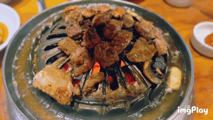  전라도 광주 숯불 돼지갈비 전문점으로 맛은 있지만 서비스는 부족한 “민속촌”