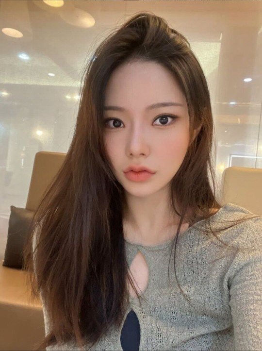 '활동 재개' 피프티 키나, 데뷔 1주년 자필 편지..."부족했던 행동 죄송스러워" '활동 재개' 피프티 키나, 데뷔 1주년 자필 편지..."부족했던 행동 죄송스러워"