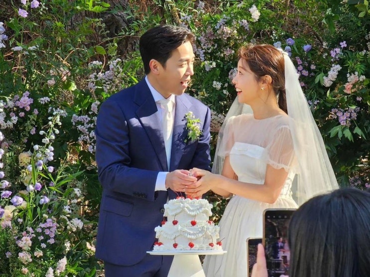 "눈물의 축사" 소진이동하 결혼식, "햇살 같은 언니" 총 출동한 걸스데이...모두 눈물 흘렸다 "눈물의 축사" 소진이동하 결혼식, "햇살 같은 언니" 총 출동한 걸스데이...모두 눈물 흘렸다