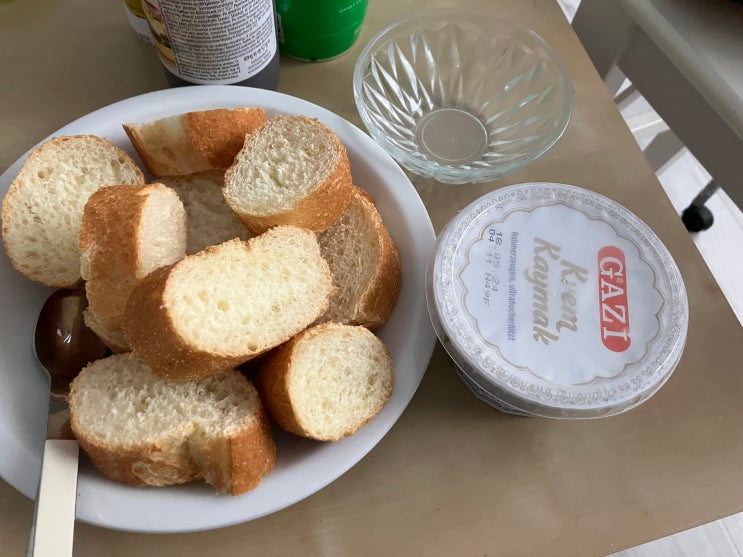 벨기에 루벤에서 카이막 kaymak 먹기 - 터키 마트 벨기에 루벤에서 카이막 kaymak 먹기 - 터키 마트