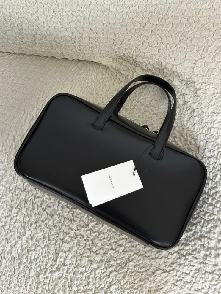  찐데일리템 로서울 토트백 "Tin square tote bag Glossy black"
