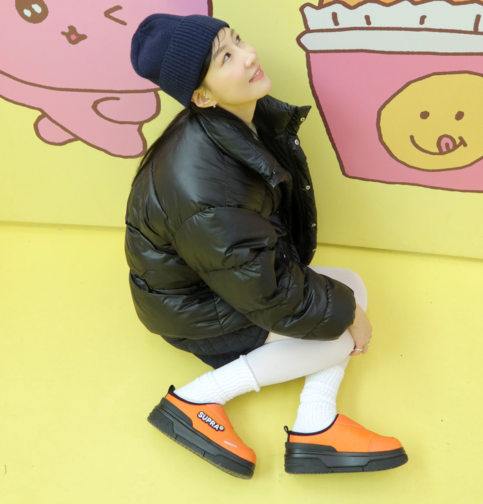  수프라 SUPRA 베이더뮬 권은비 여자 스니커즈 겨울 패딩신발 고프코어룩 코디!