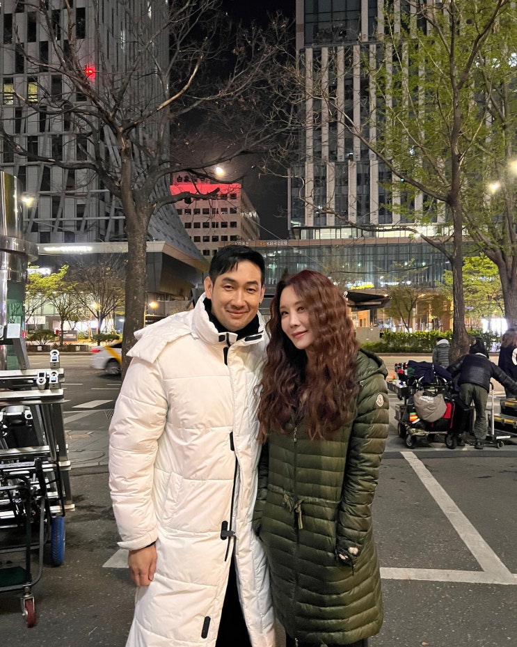 힘쎈여자 황금주 김정은 몽클레어 여성 경량 패딩 Barbel 정보 힘쎈여자 황금주 김정은 몽클레어 여성 경량 패딩 Barbel 정보