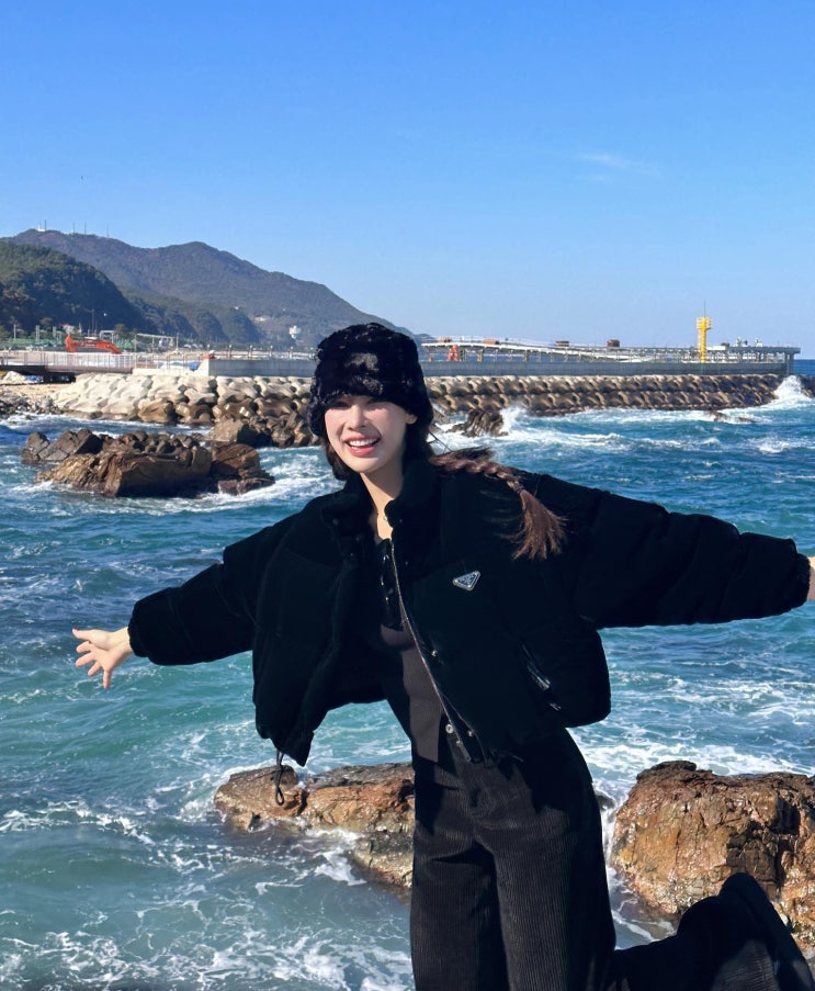 환승연애 2 이나연 여자 프라다 숏 패딩 정보! 컨버터블 크롭 벨벳 다운 재킷
