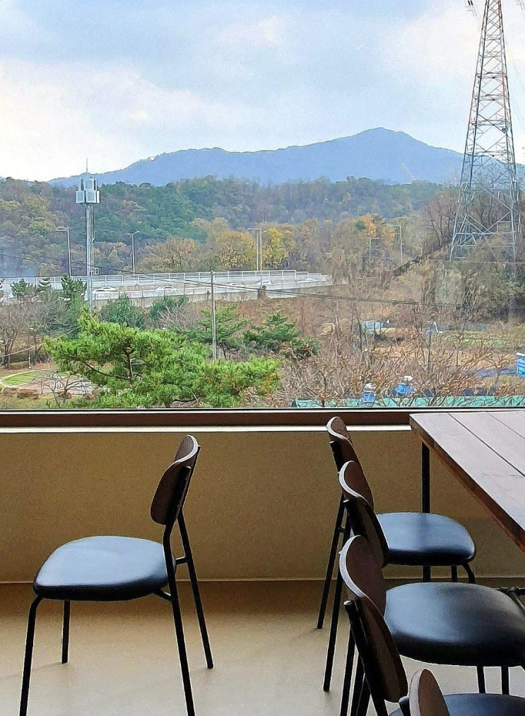  친정 부모님과 생일 파티: 백운호수 헤이데어 카페, 한눈에 보이는 통창과 초록뷰까지