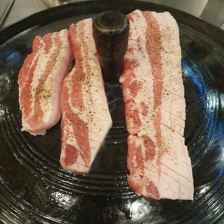  용원 목구멍 진해점에서 돼지고기 삼겹살 맛집 주차장
